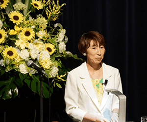 大峯　麻友　氏（元宝塚歌劇団　宙組　初代組長）