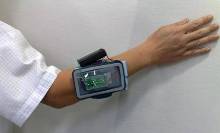 慢性C型肝炎に対する携帯型電子治療器